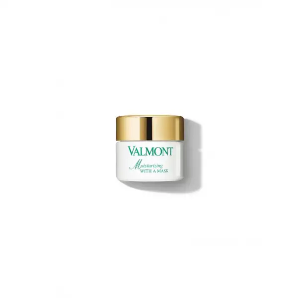 Moisturizing with a mask Masque Femme